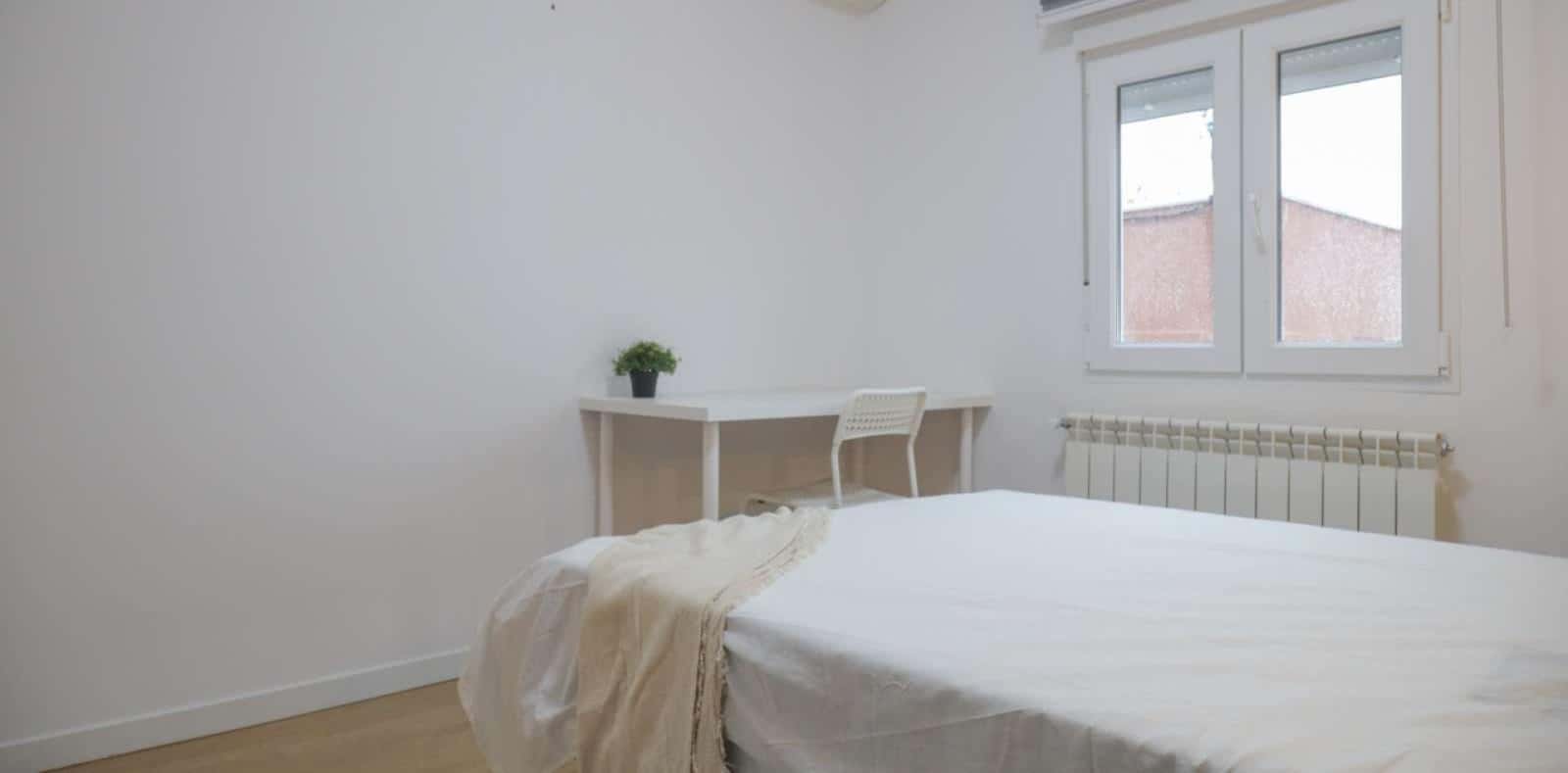 Double bed in Rooms for rent in 4-bedroom apartment in San Sebastián De Los Reyes