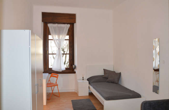 Listing photo thumbnail