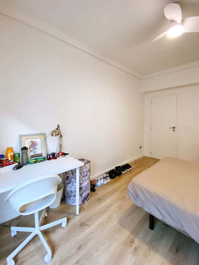 Habitación en piso de 6 habitaciones en Ciutat Vella
