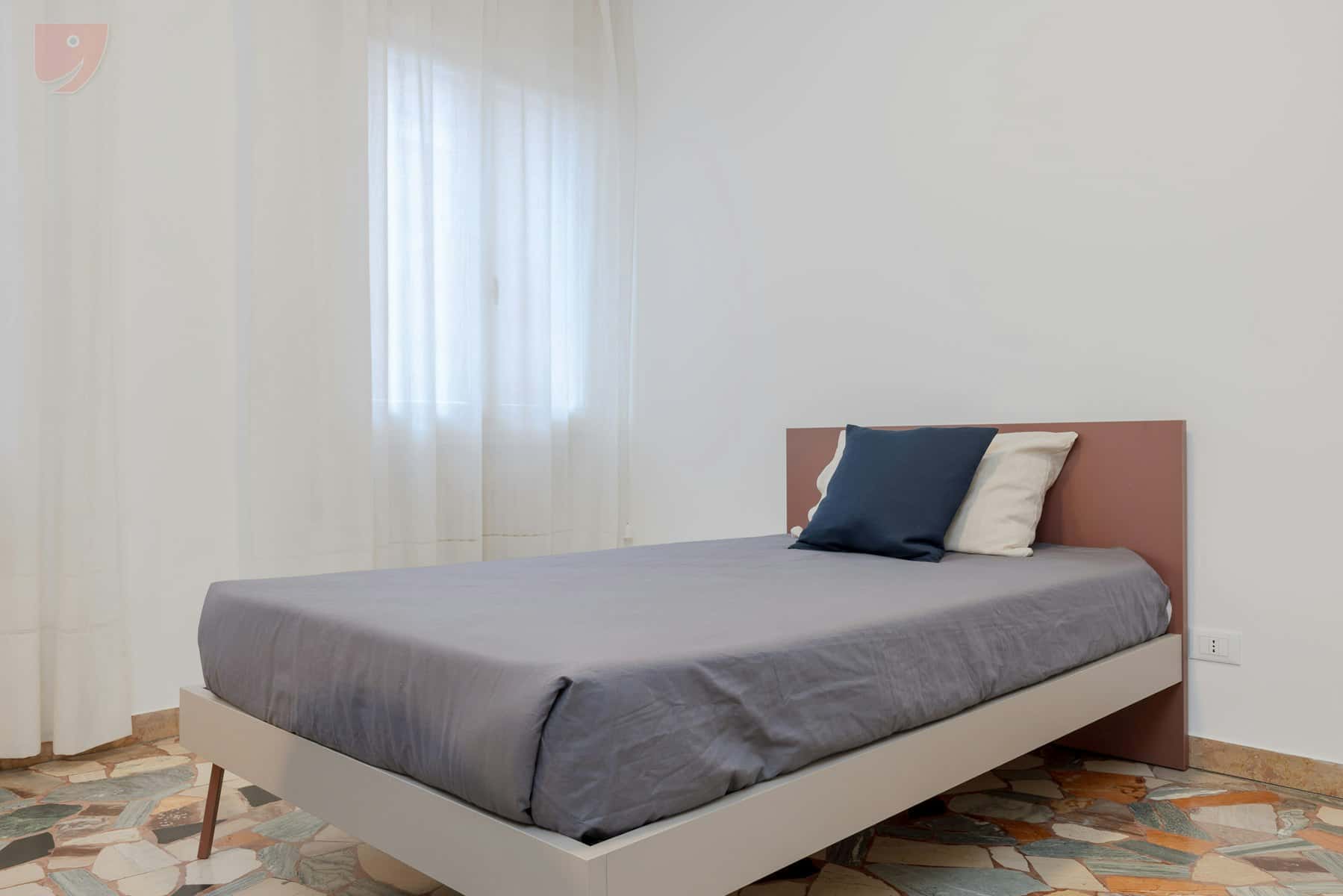 Room in Via Guglielmo Marconi, Padova for 80 m² with 5 bedrooms