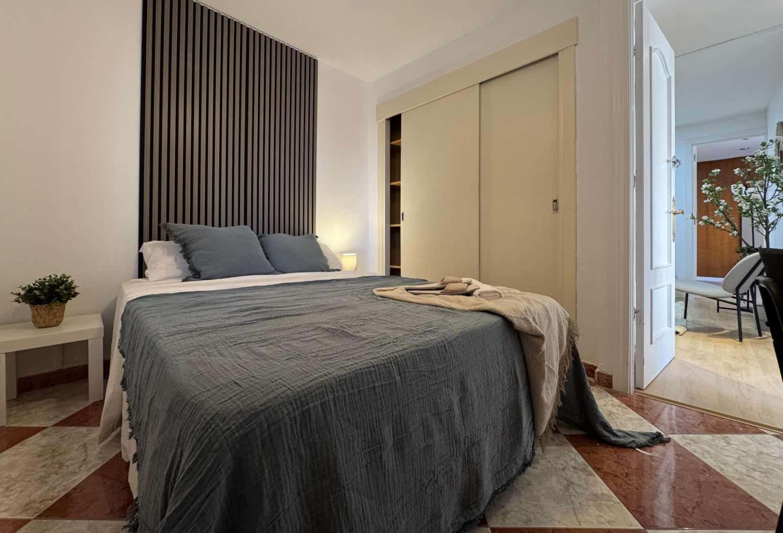 Double bed in Rooms for rent on Andaluces street in Madrid