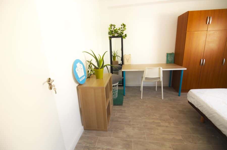 Habitación en piso de 4 habitaciones en Algirós
