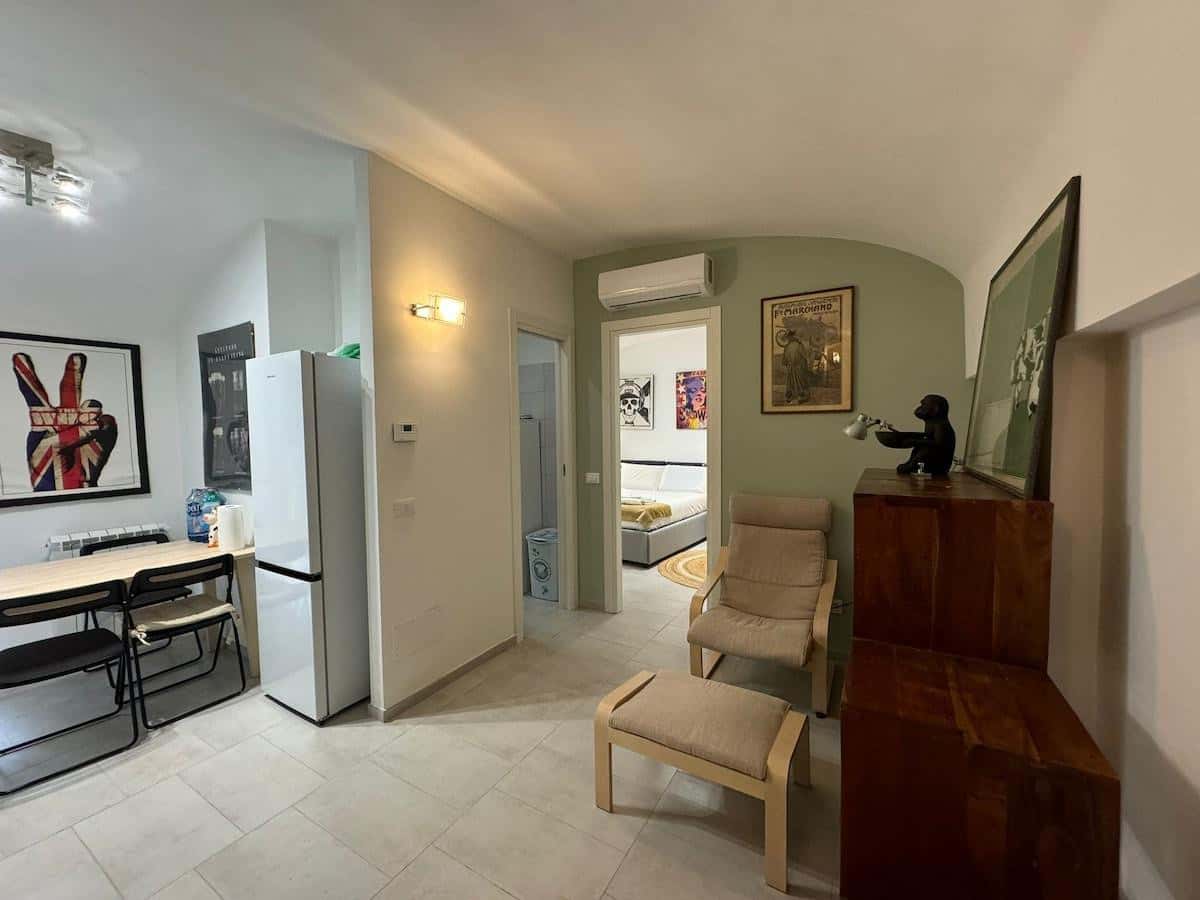 095 - Camilla - Quiet Corner in the Eternal City