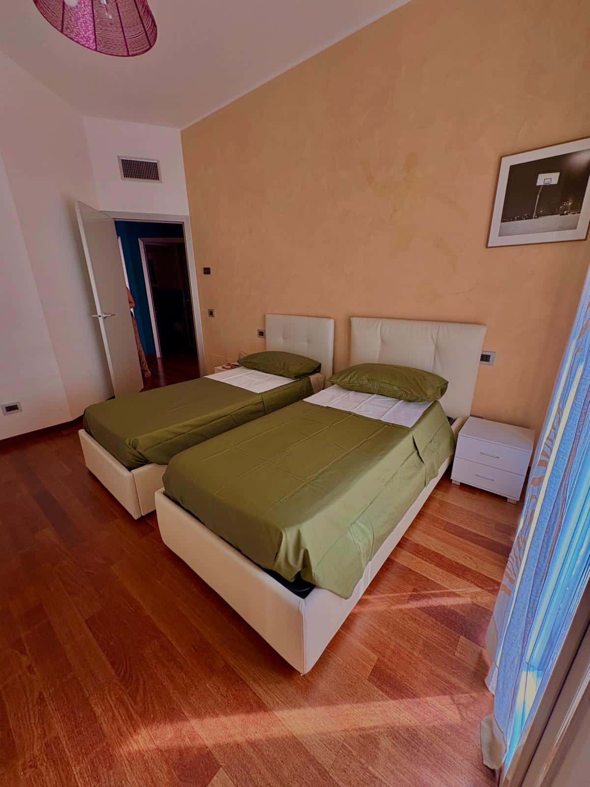 Stanza in Via Giosuè Carducci, Milano di 146 m² con 2 camere