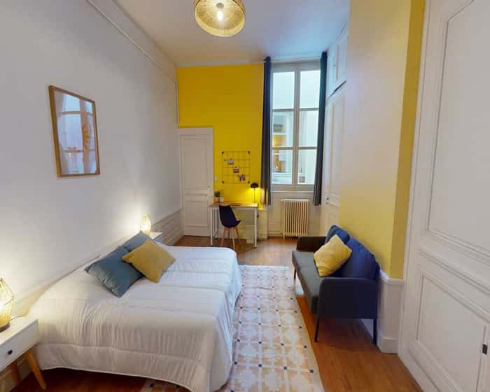 Listing photo thumbnail