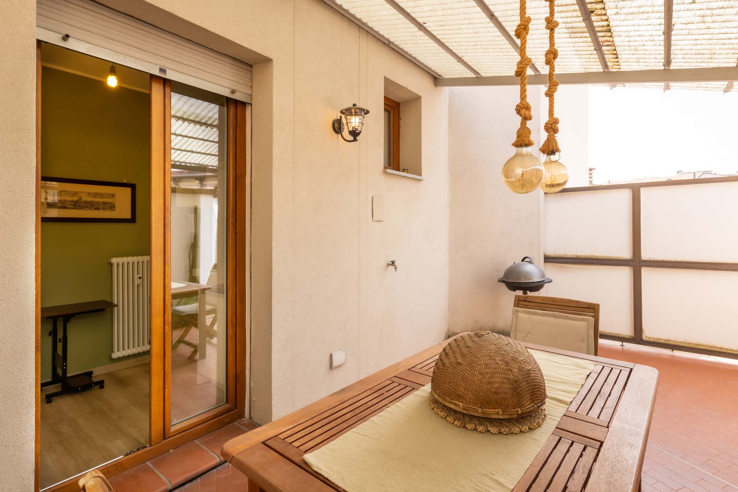 Luminoso Piano Alto con Terrazzo