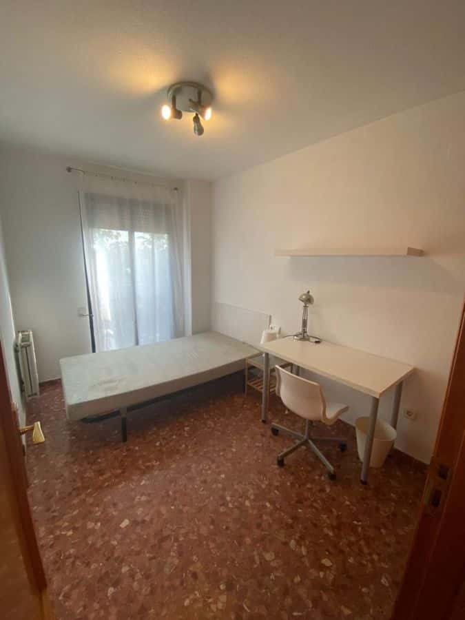 Habitación en piso de 4 habitaciones en Jesús