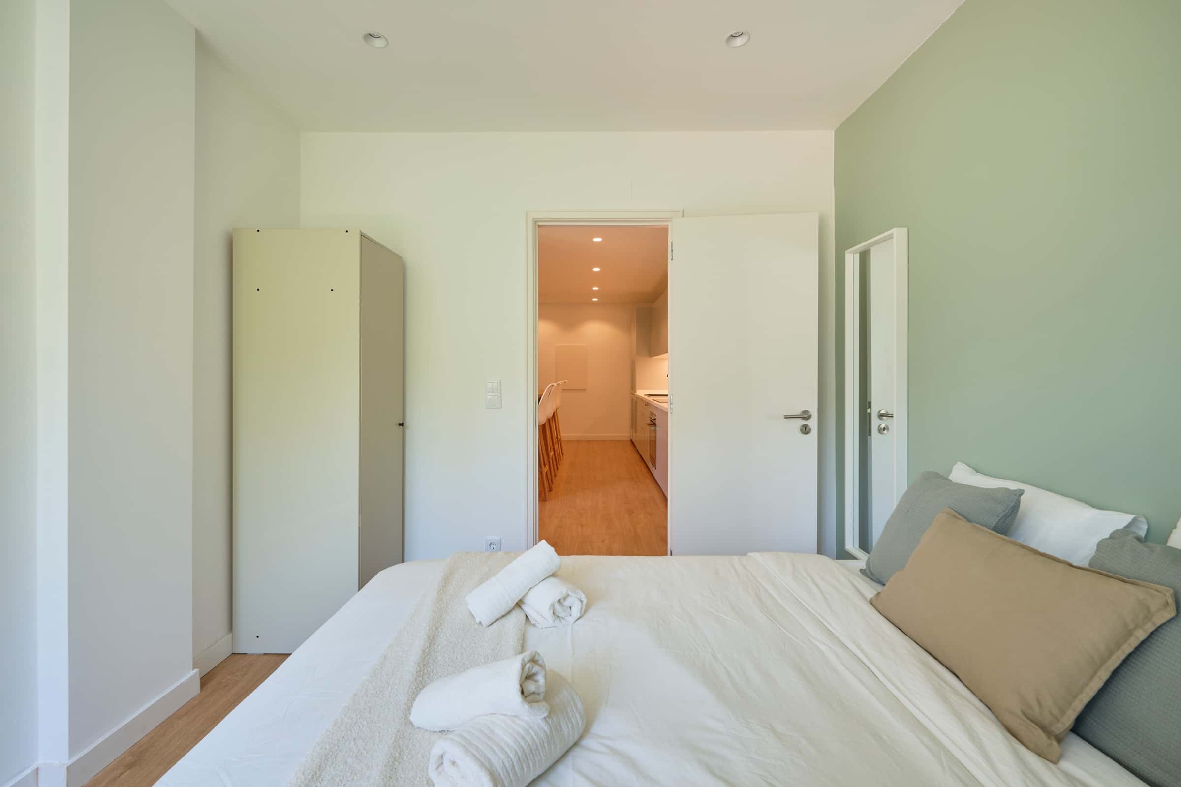 Bedroom in a 4-bedroom apartment in Lisbon - Room 1