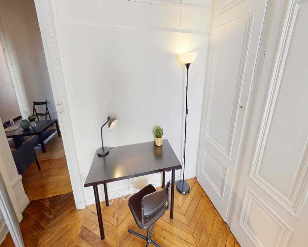 Chambre dans le rue auguste comte