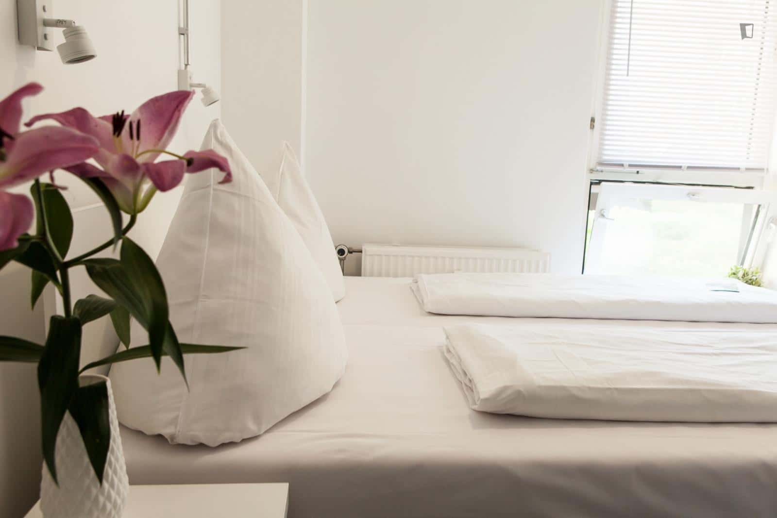 Room in Wilhelmstraße, Berlin for 200 m² with 5 bedrooms - Photo 2