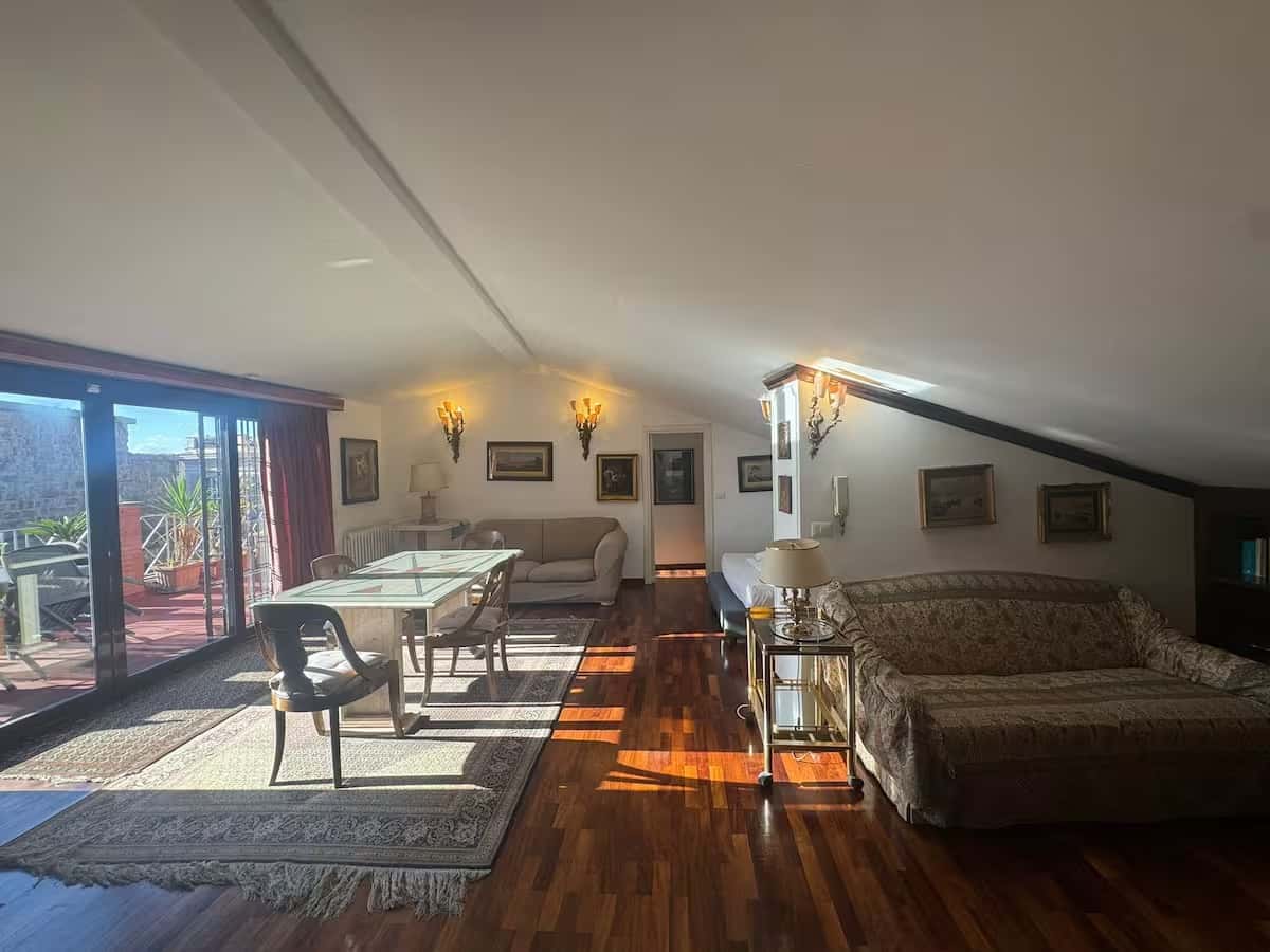 053 - Ibernesi - 2-Level Flat with Terrace in the Heart of Rome