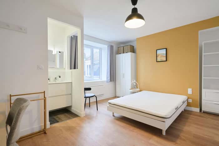 Listing photo thumbnail