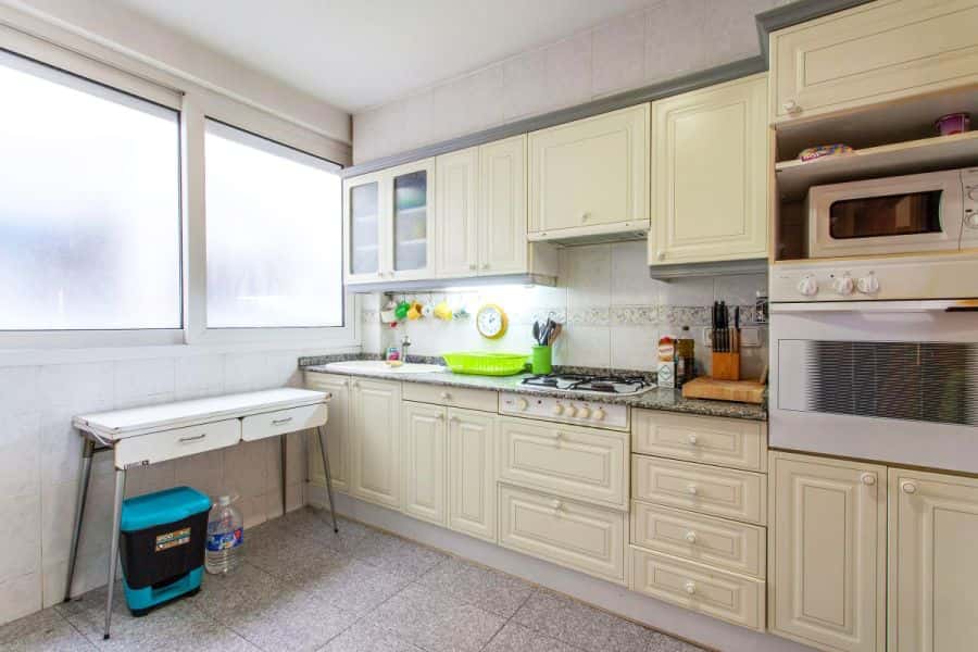 Habitación en piso de 3 habitaciones en El Pla Del Real