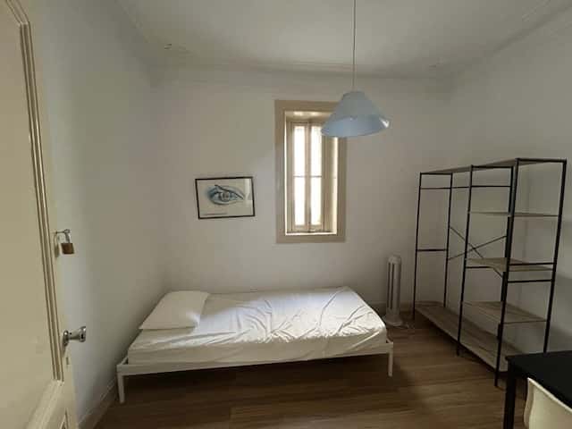 Quarto com cama de solteiro em apartamento com 8 quartos - FLAT E - SALDANHA 58E