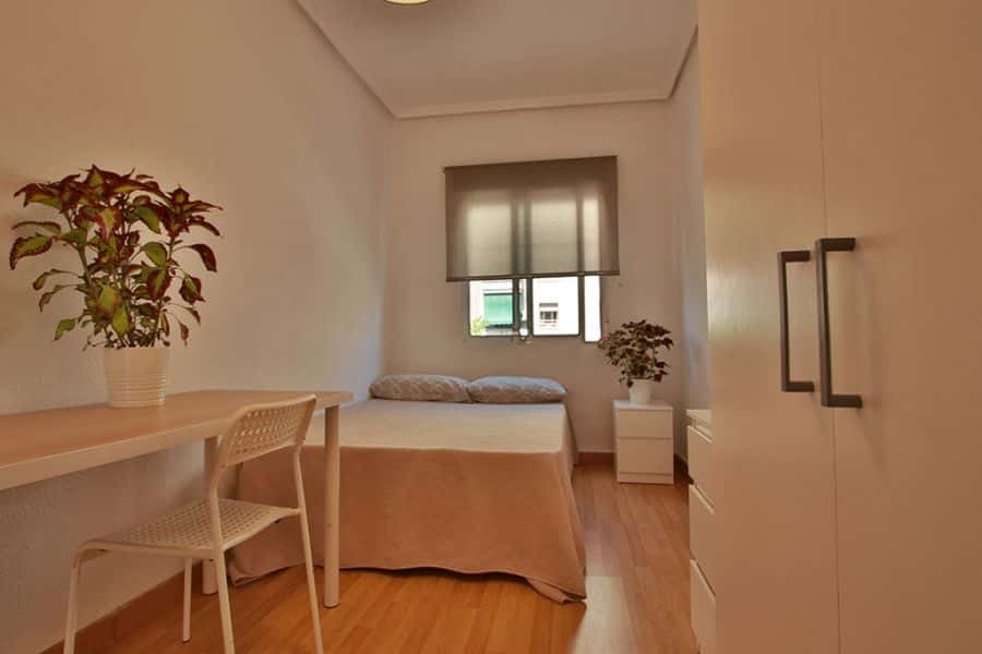 Habitación en piso de 3 habitaciones en L'amistat