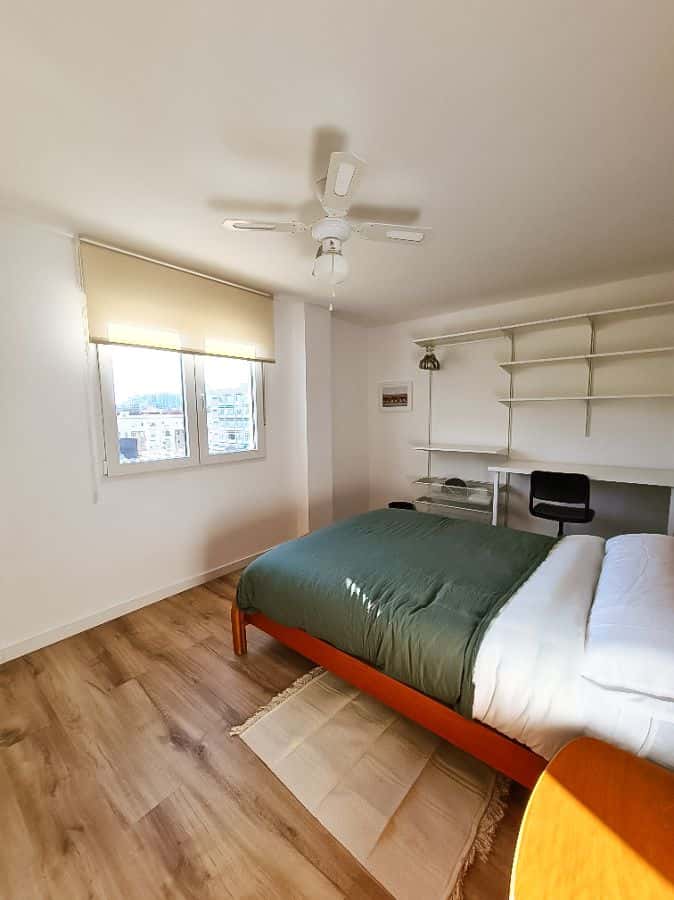 Habitación en piso de 4 habitaciones en Camins Al Grau