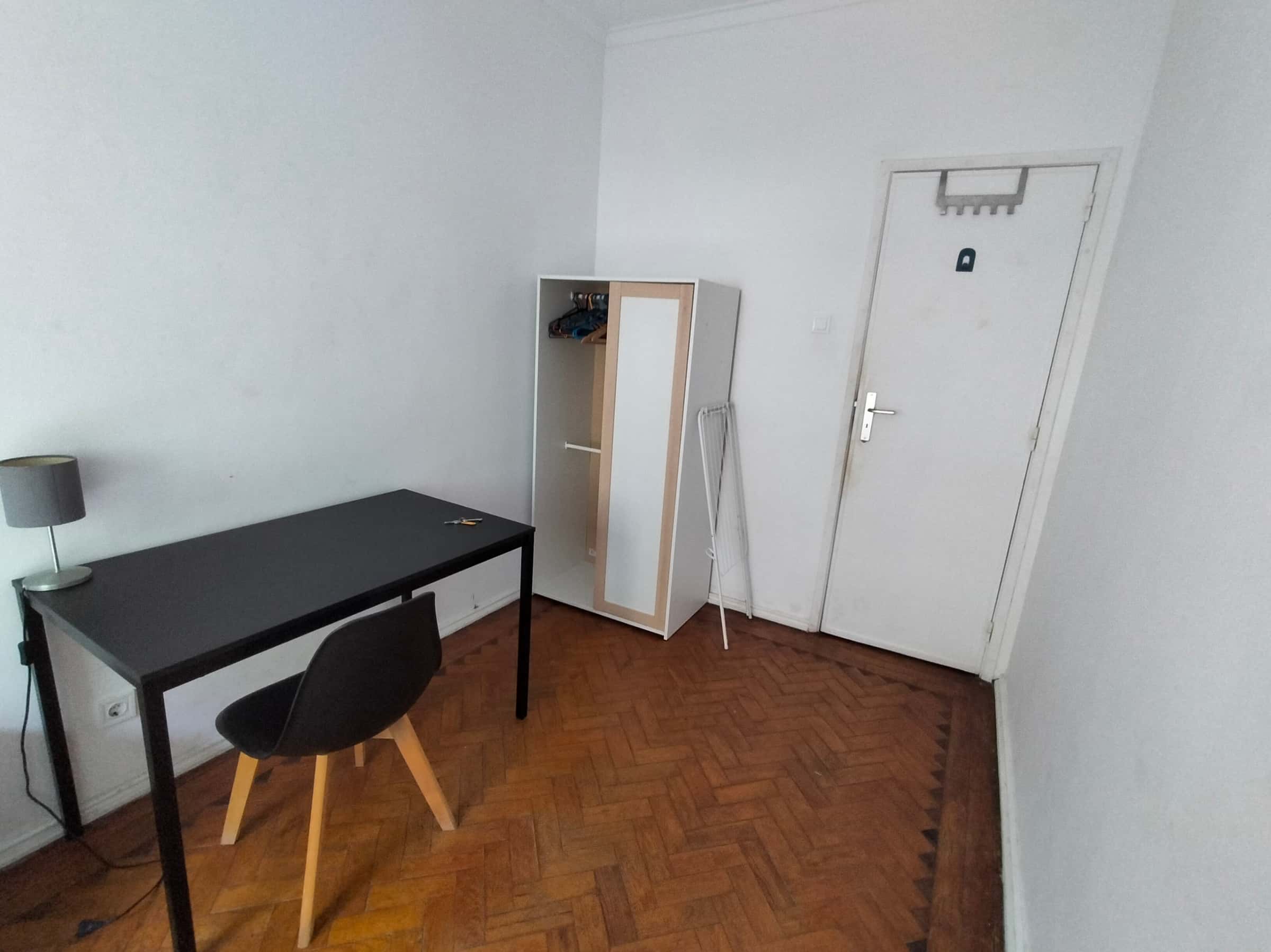 Quarto com cama de casal em apartamento com 3 quartos - FLAT R - R1