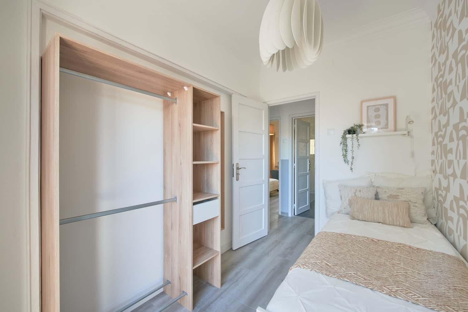 Room 2 - 206. Mouzinho Albuquerque 2 1D