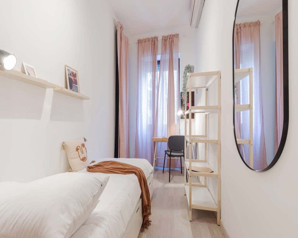 Stanza in Via Santa Sofia