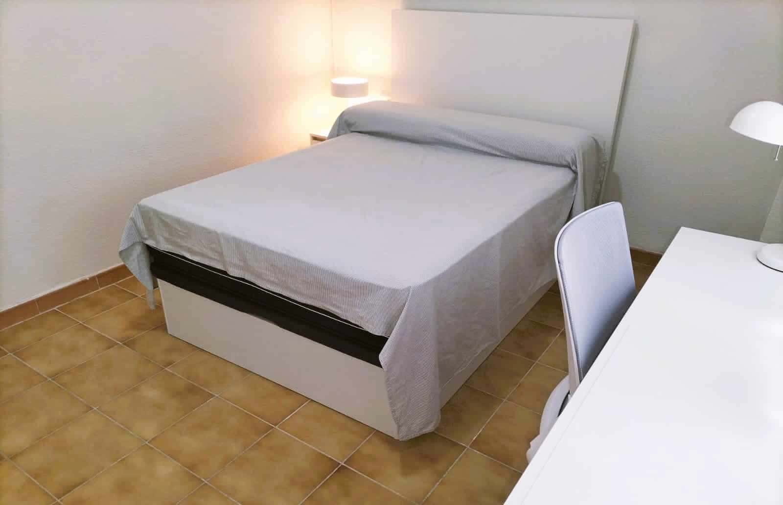 Habitacion privada en Carrer de l'Olivereta , Valencia