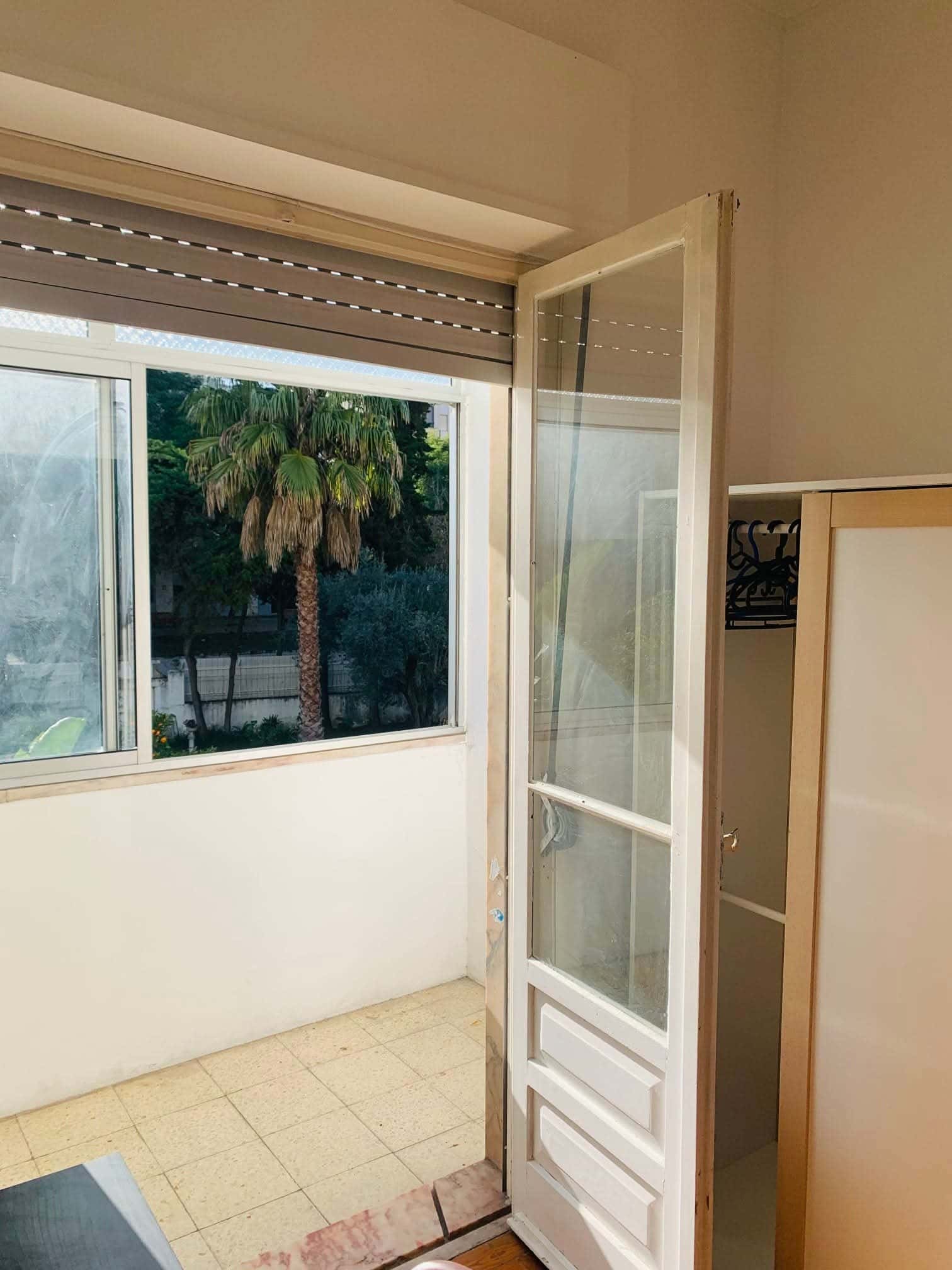 Quarto com cama de casal, com varanda, em apartamento com 3 quartos - FLAT S - S3