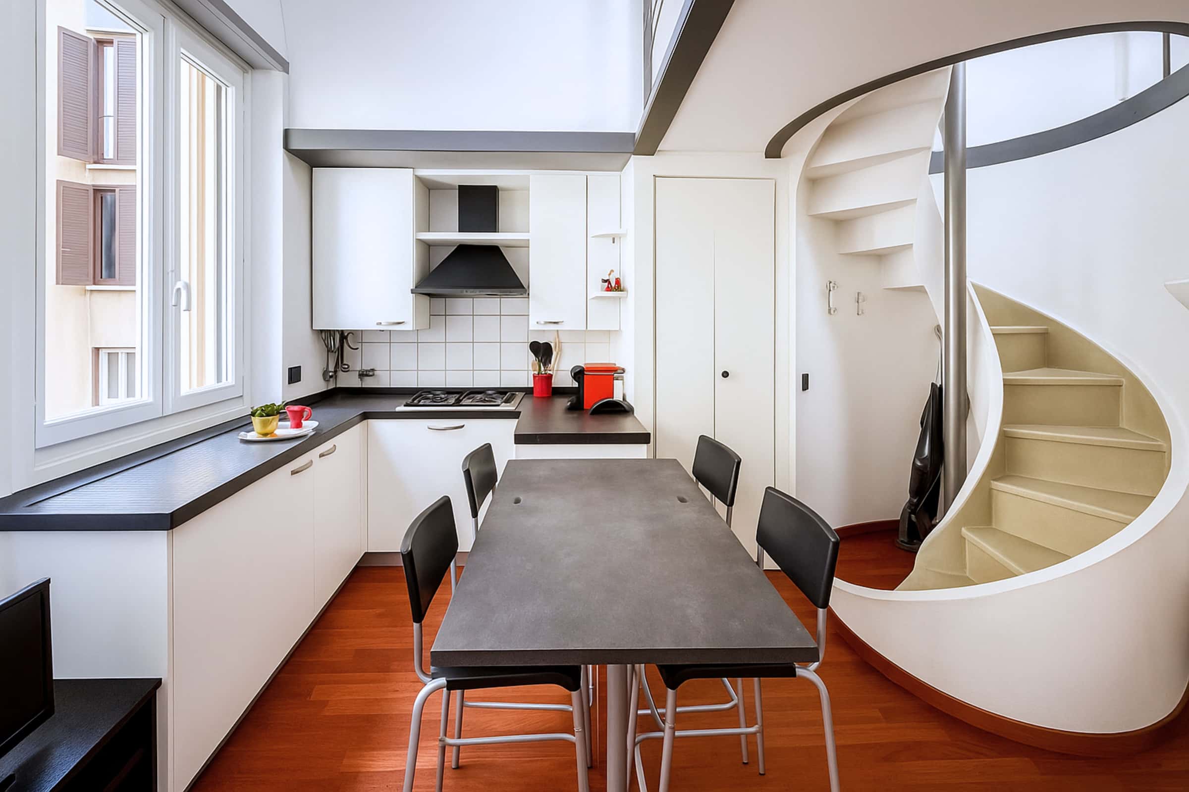 Quiet two-room apartment in Porta Romana