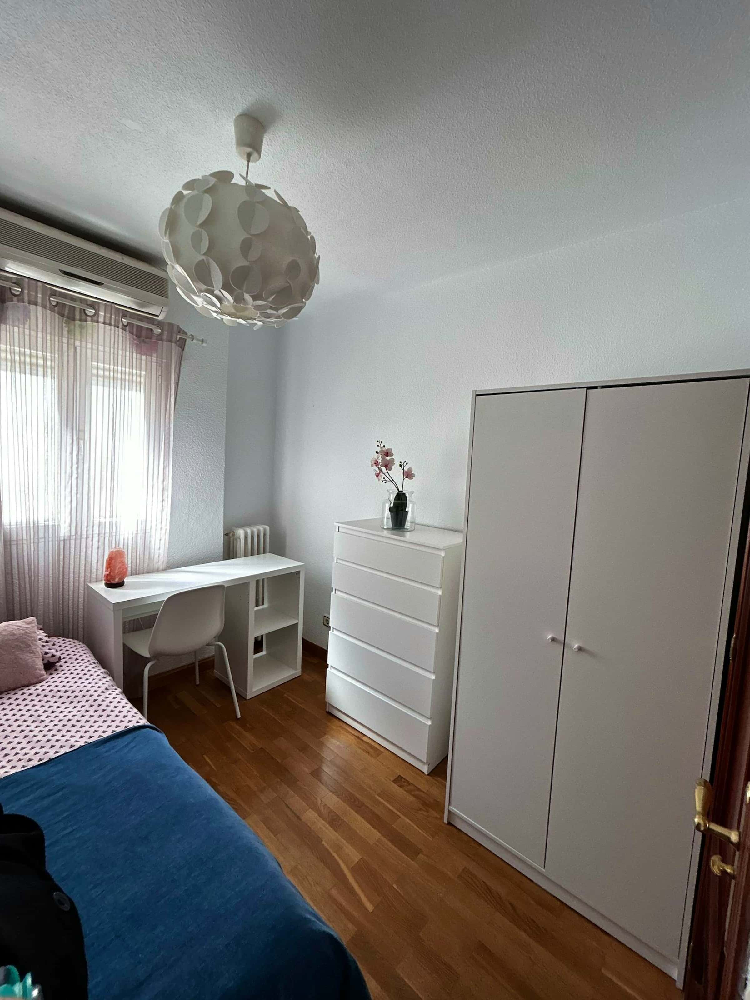 Calle de Francos Rodríguez 16, room 1