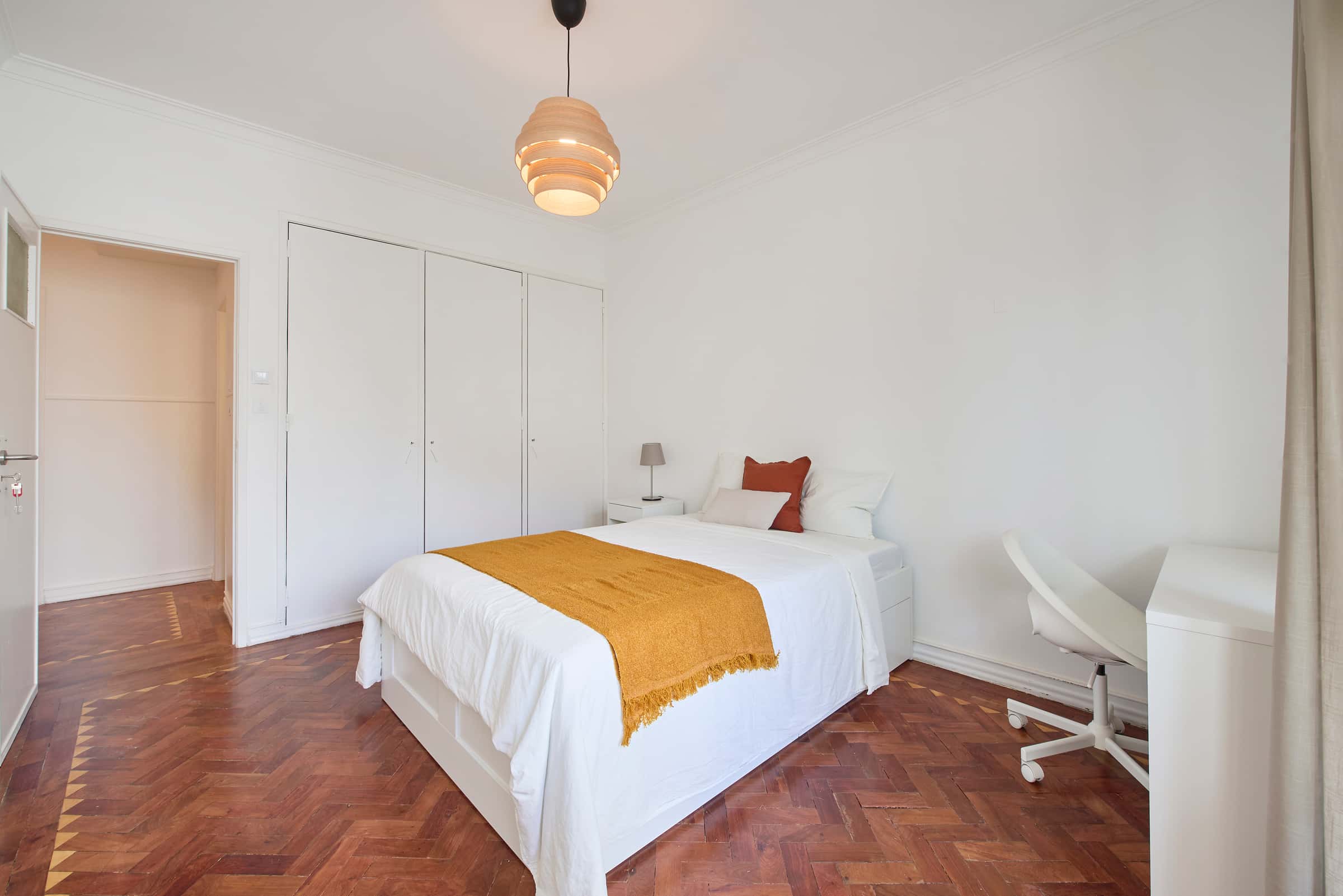 Bedroom in a 8-Bedroom Apartment in Av. Defensor de Chaves, Lisbon - Room 6