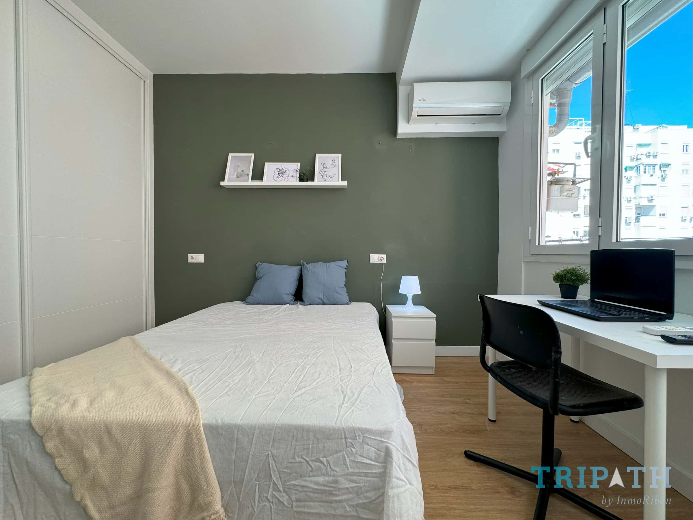 Chambre dans Calle Manuel Aleixandre, Madrid pour 80 m² avec 4 chambres