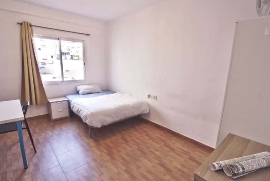 Habitación en piso de 4 habitaciones en Algirós