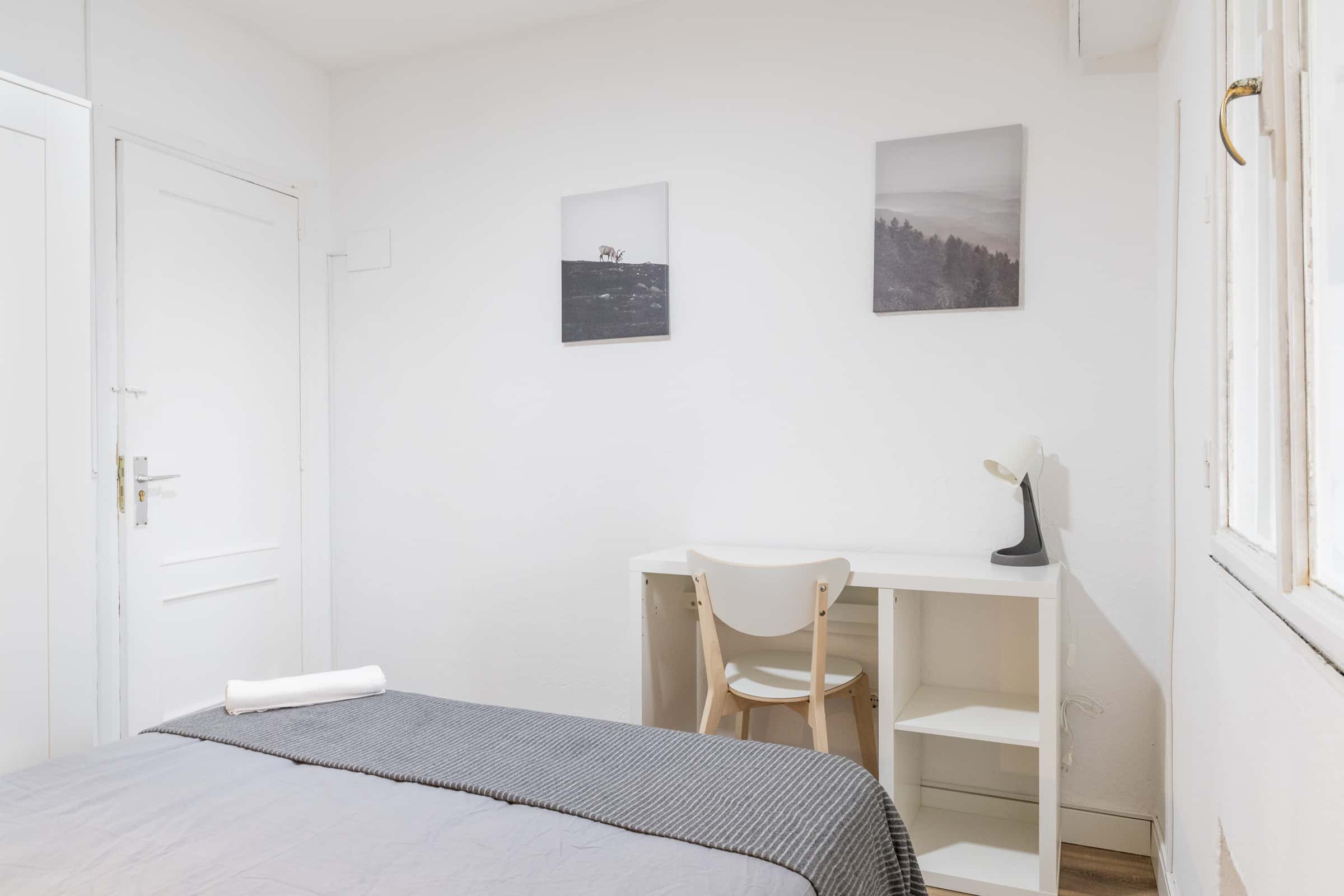 Chambre dans Calle de Emilio Ferrari, Madrid pour 80 m² avec 4 chambres