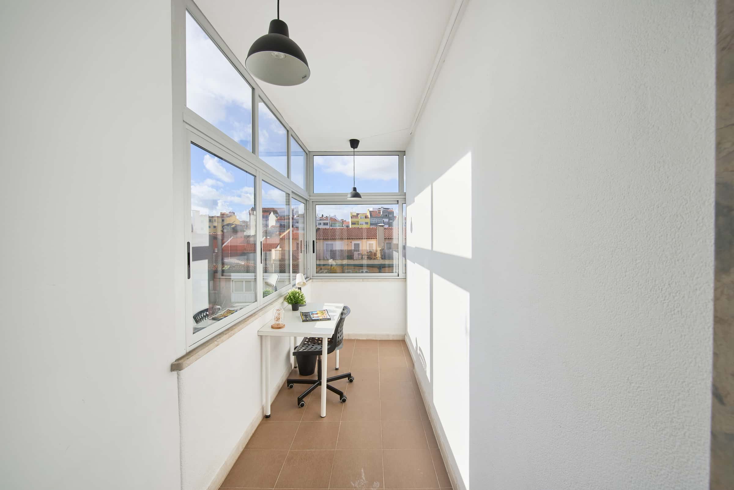 Bedroom in a 7-bedroom apartment in Lisbon - Room 2
