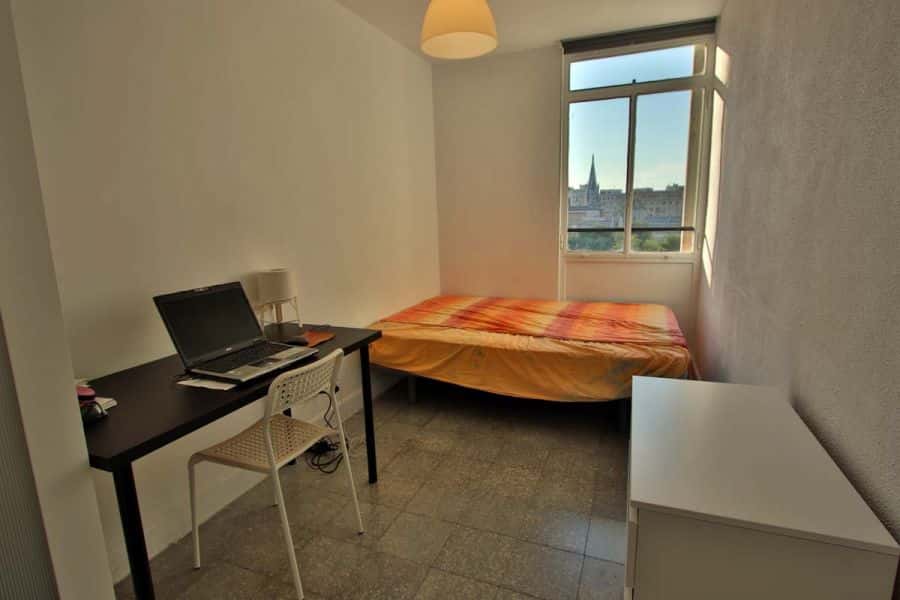 Habitación en piso de 4 habitaciones en La Petxina