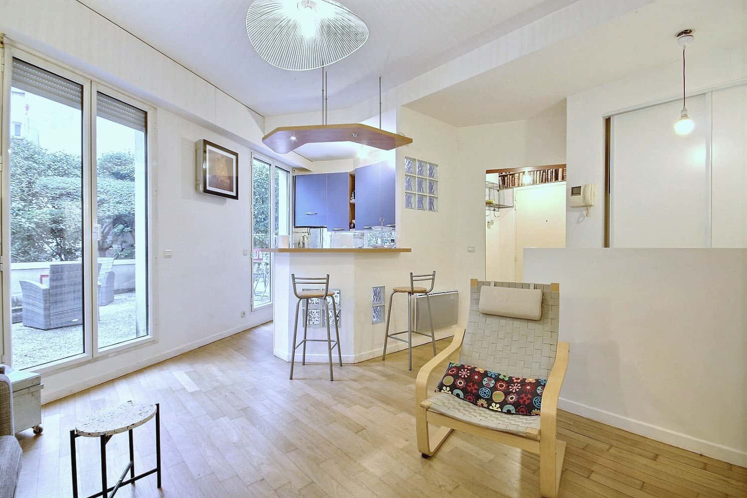 Location Appartement meublé Studio - 30m² - Montmartre / Place des Abbesses - Paris