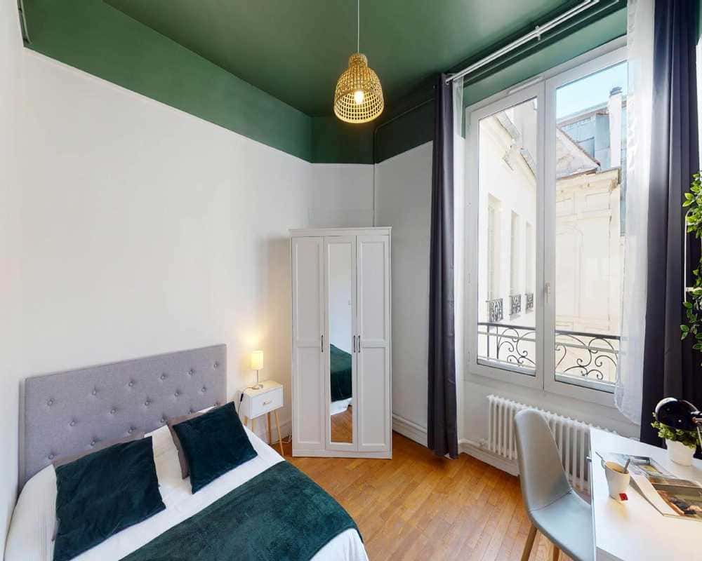 Chambre dans le Quai d'Anjou 75004