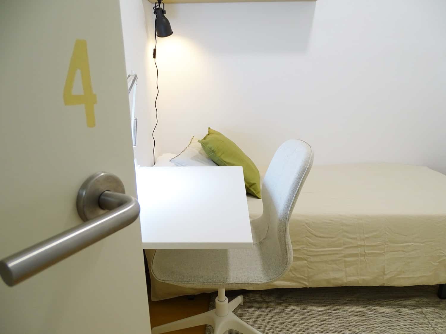 🌟 Quiet and Cozy Room in Vibrant Barcelona! 🌟 (P3-H4)