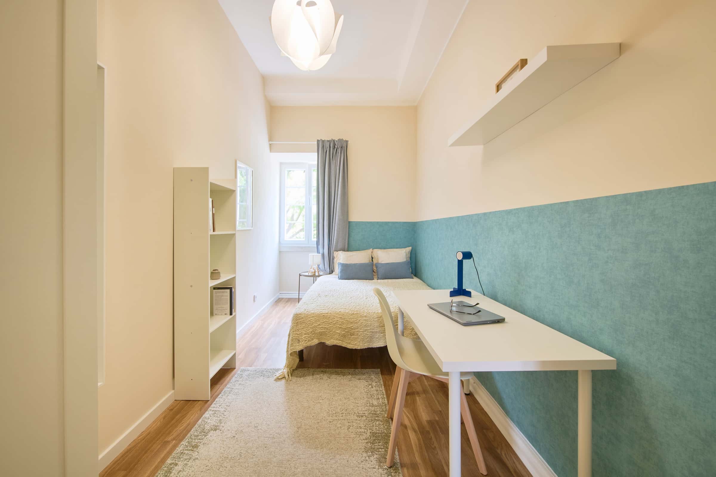 Room in Lisbon, close to the metro station Alameda - Room 5