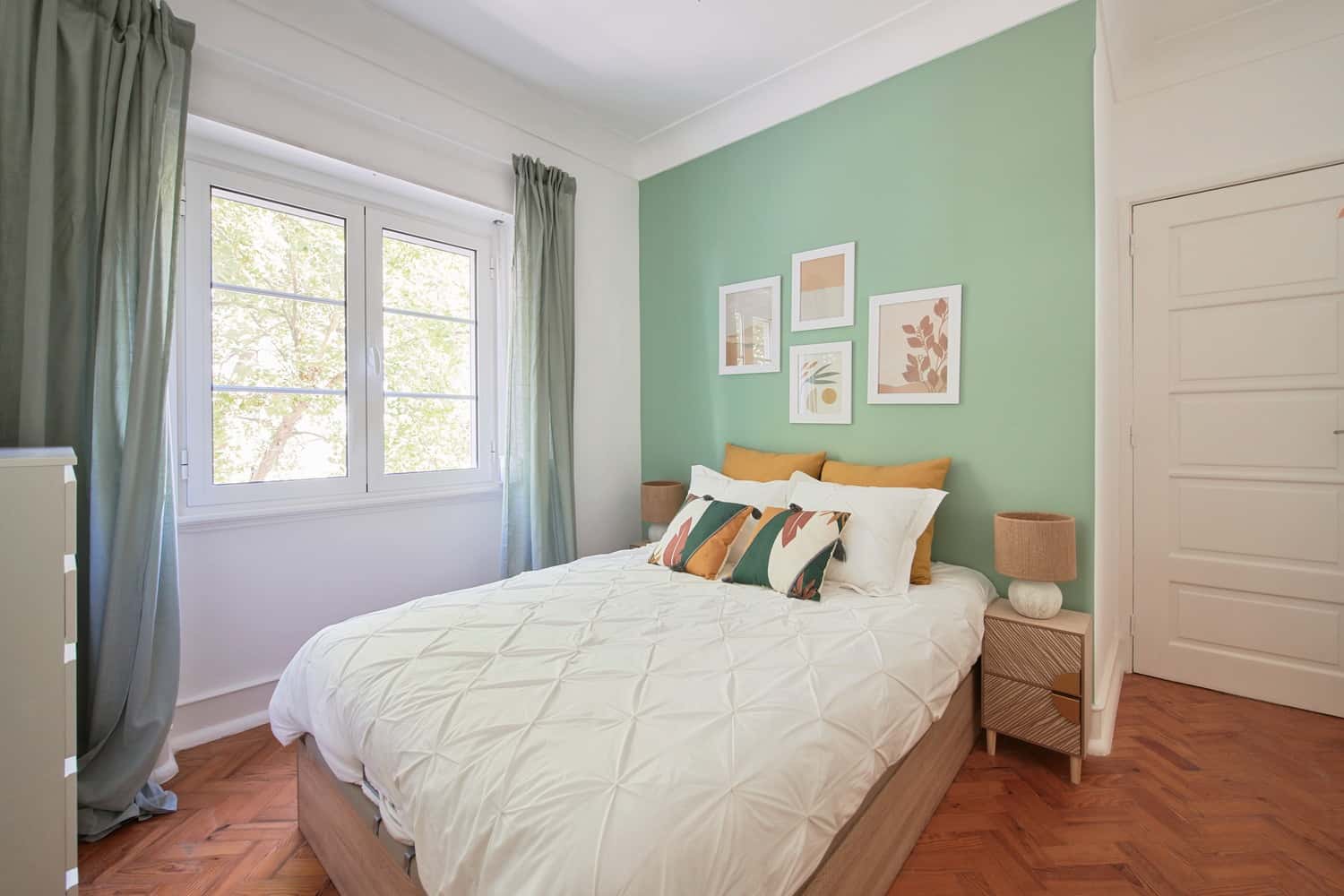 Room 1 - 45. Avenida de Roma 16 2D