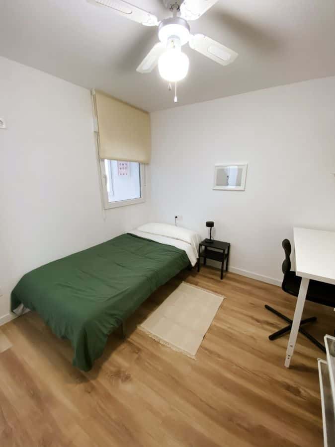 Habitación en piso de 4 habitaciones en Camins Al Grau