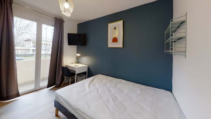 Listing photo thumbnail