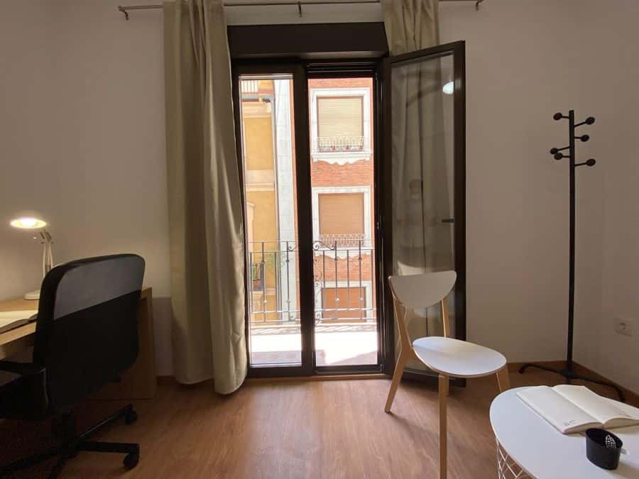 Habitación en piso de 7 habitaciones en Ciutat Vella