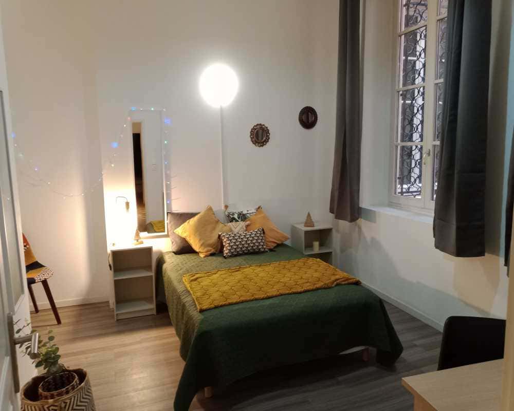 Chambre dans le rue auguste comte