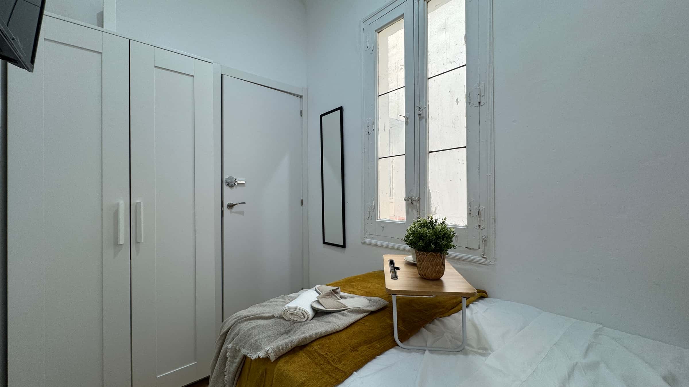Habitación en Calle de Caravaca, Madrid para 64 m² con 4 dormitorios (1H4)