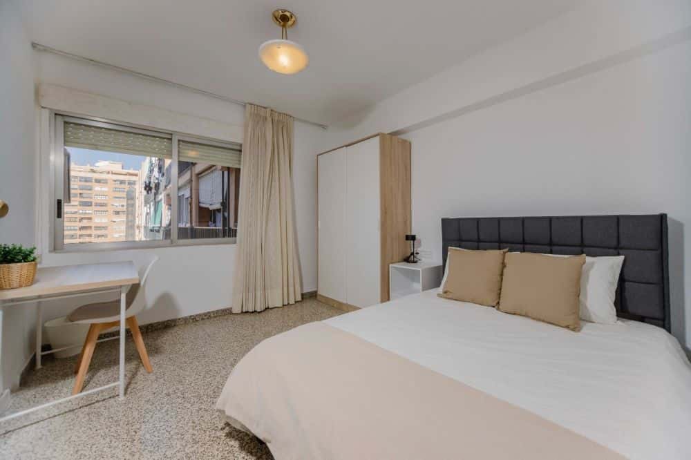 Acogedora habitación en calle Monestir de poblet