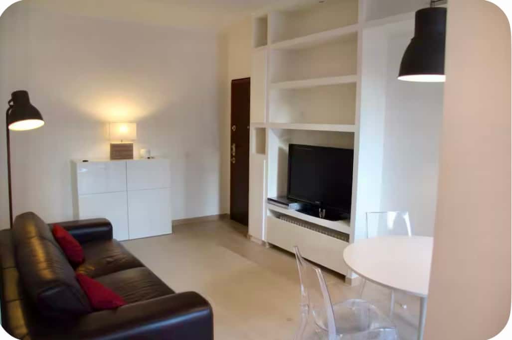 Bilocale in Via Carlo Poma, Milano