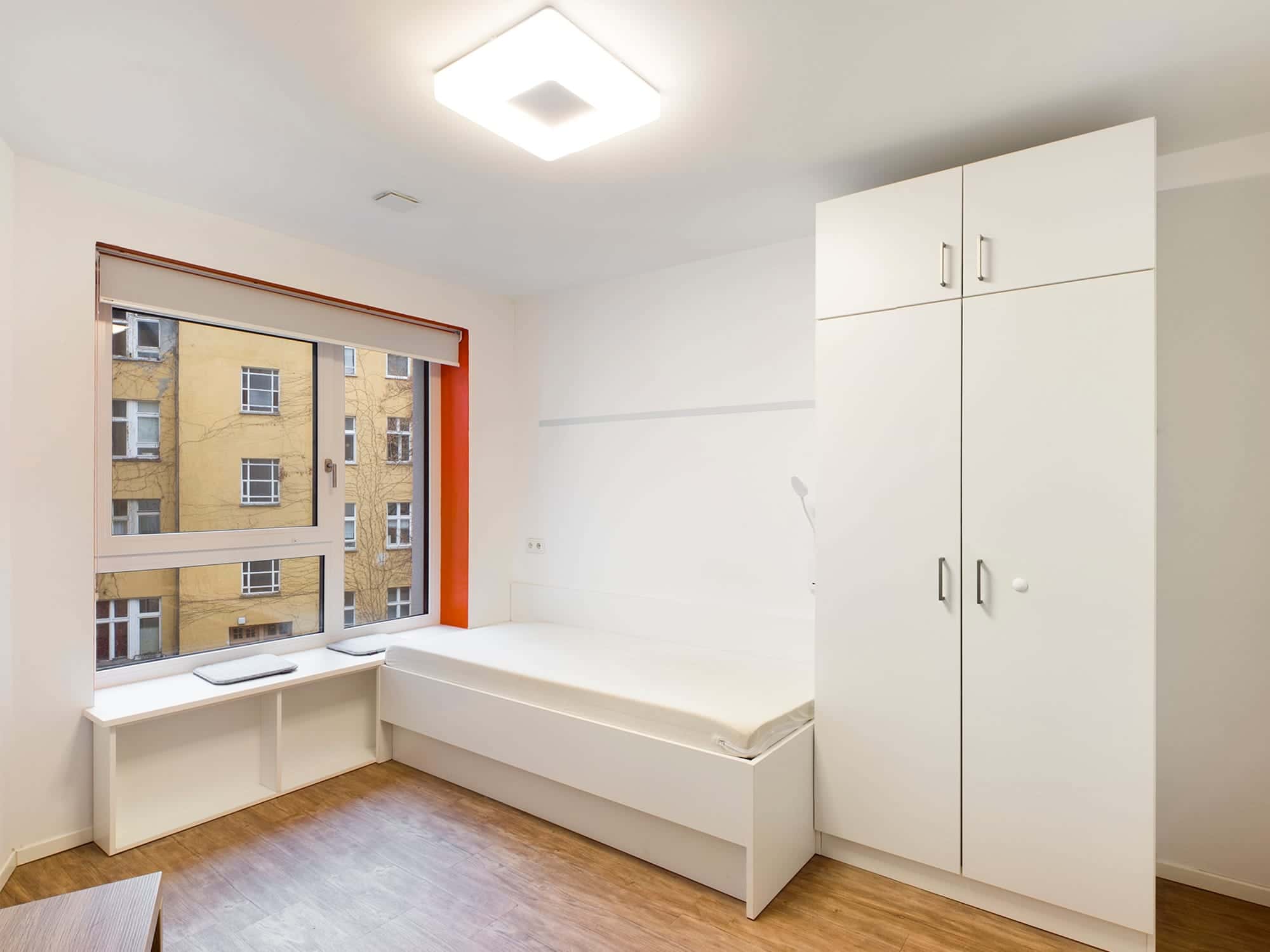 Students Only - Private room in shared apartment for 3 students, Near HTW university