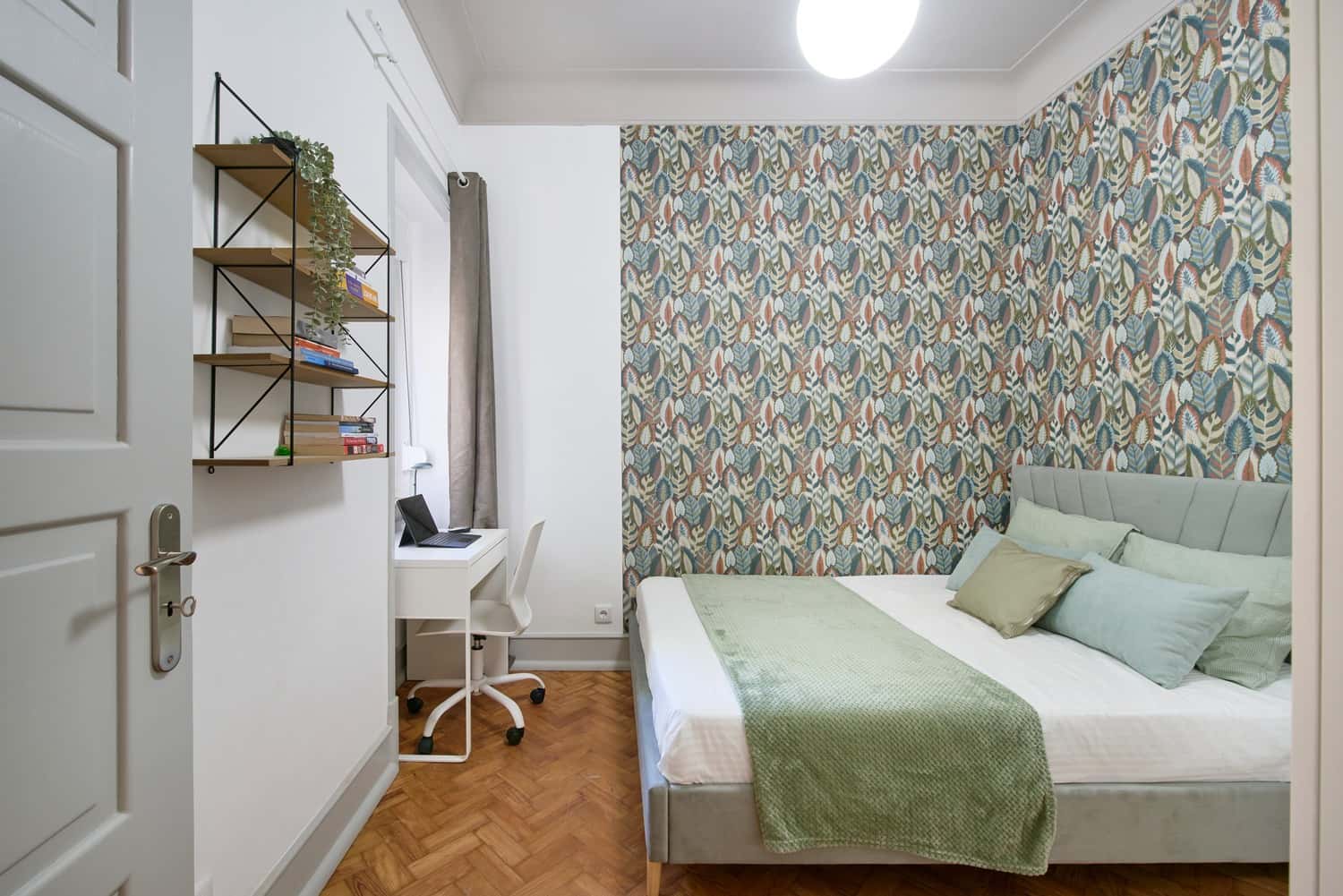 Room 6 - 60. Avenida Almirante Reis 192 3