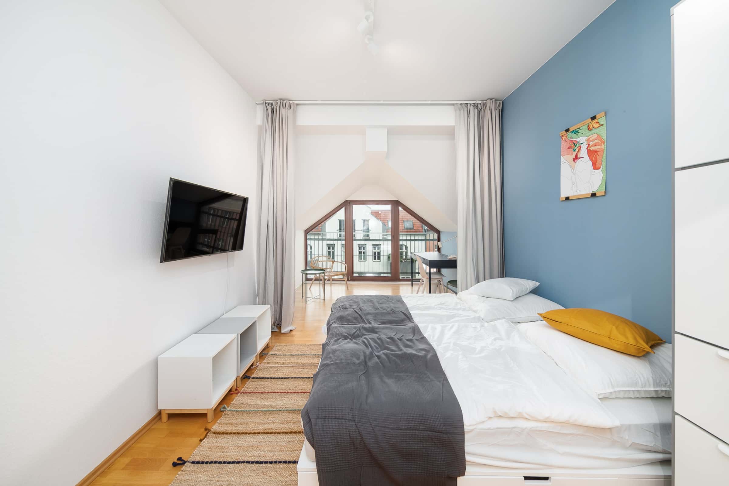 3-bedroom apartment for rent in Berlin, perfect for professionals, couples, families, students, and Erasmus.