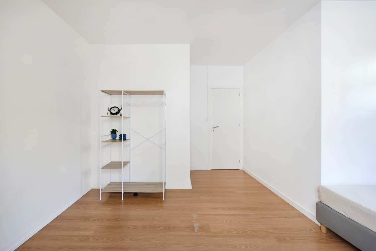 Room in Av. Sidónio Pais 24, 1070-051 Lisboa, Portugal