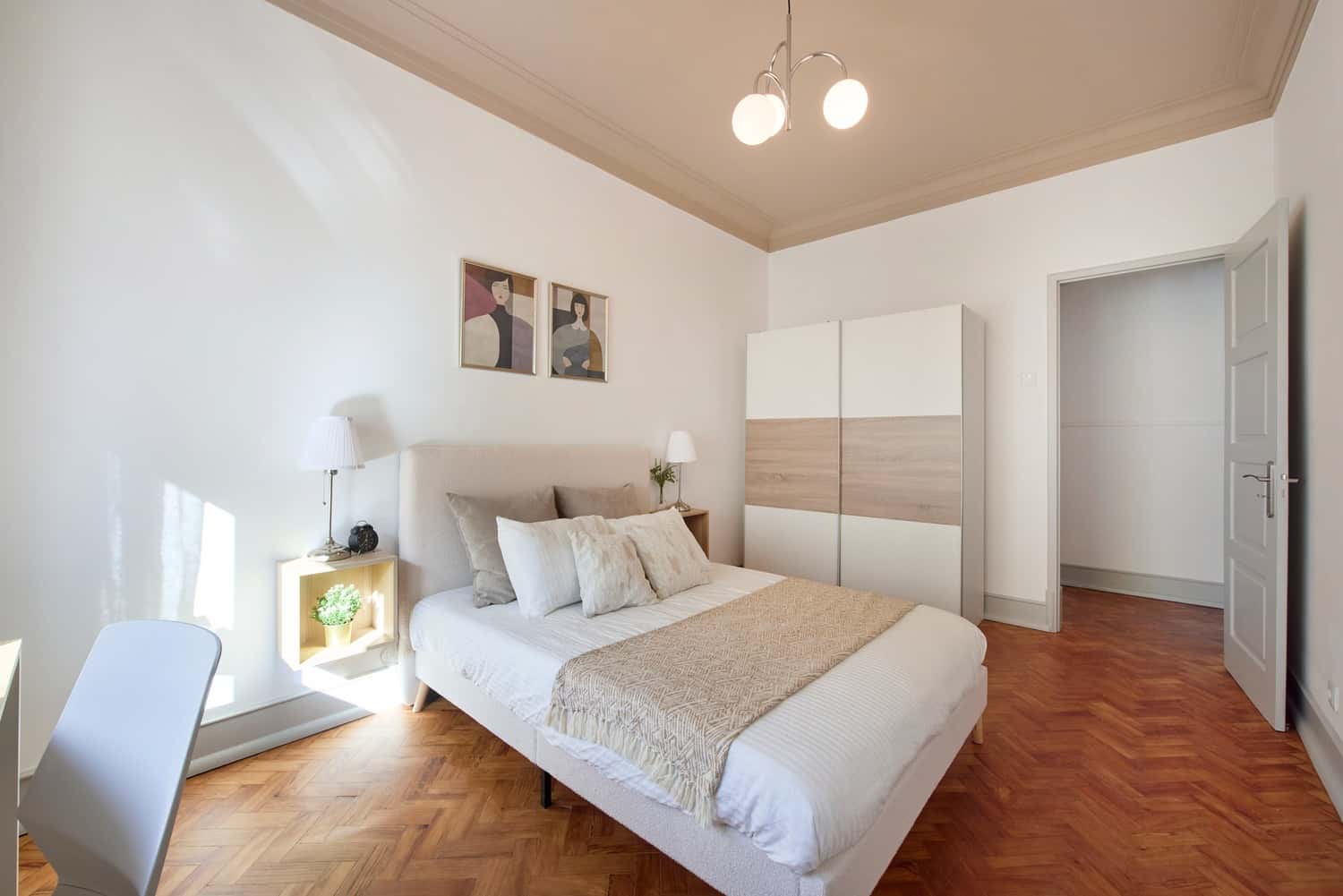 Room 4 - 60. Avenida Almirante Reis 192 3